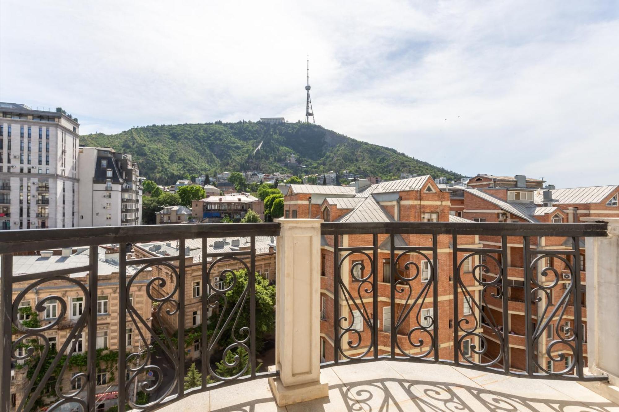 Cosy Apartment In The City Centre Tbilisi Exterior photo